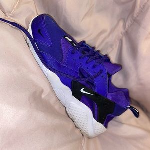 Used purple Nike huaraches